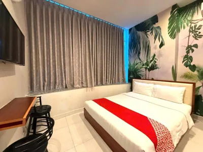 Deluxe Double Room with Shower — Nu Hotel - 18 Bui Vien Walkstreet